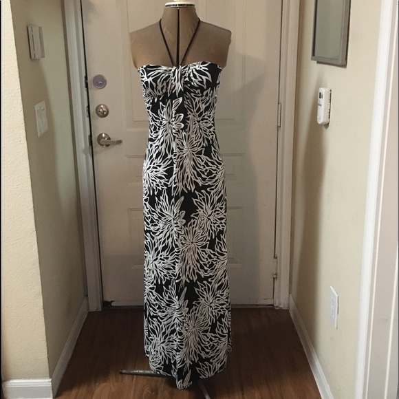 Sexy Black and White Maxi-Dress - Picture 1 of 9